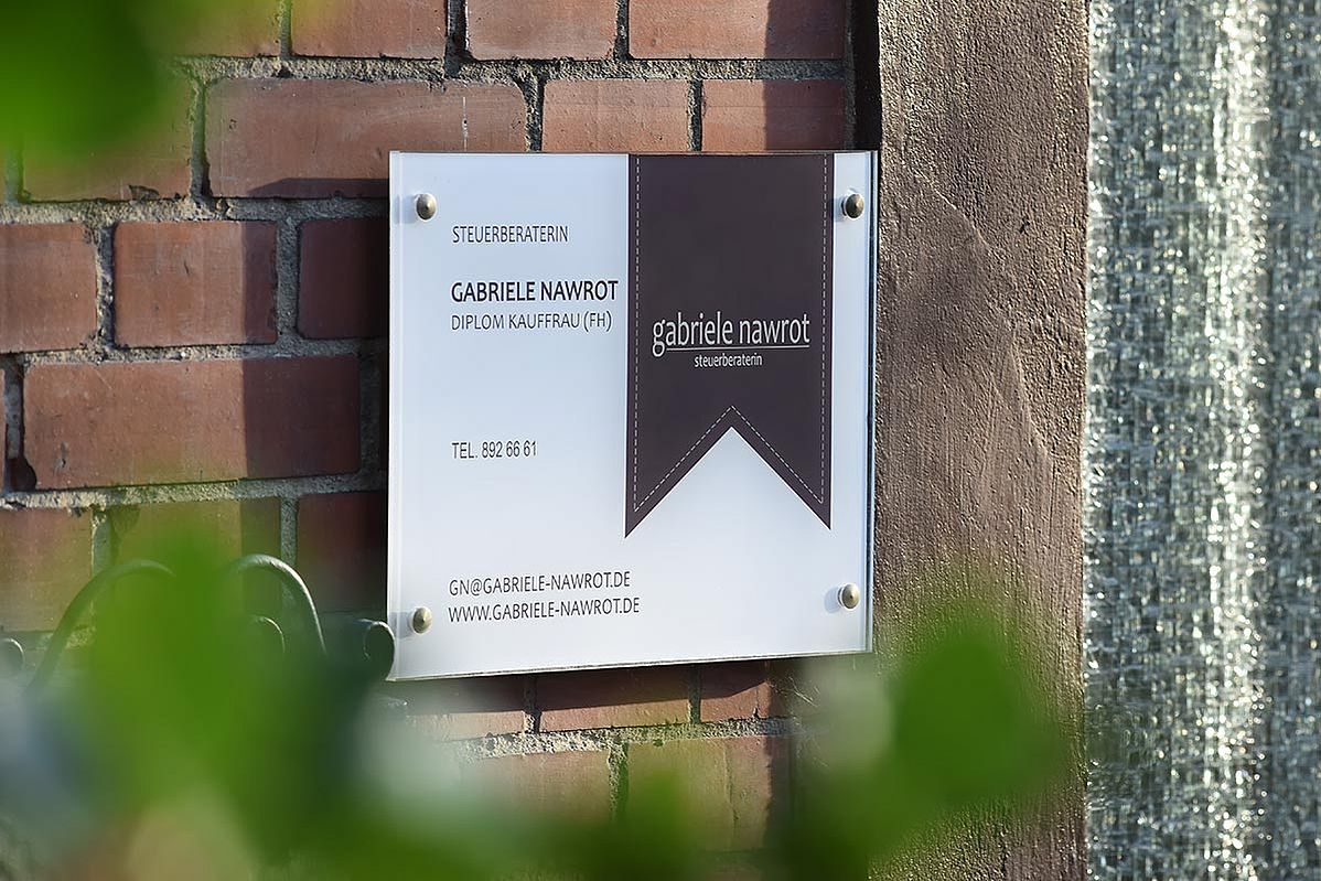 Türschild mit Logo Gabriele Nawrot außen